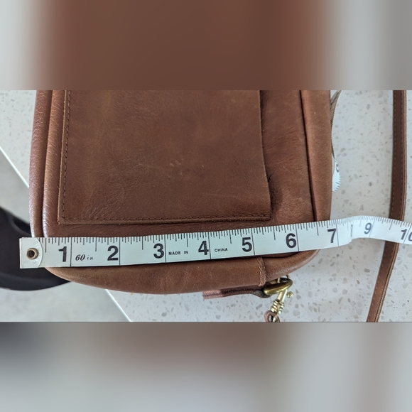 Madewell The Larger Transport Camera Bag in English Saddle - Picture 10 of 11